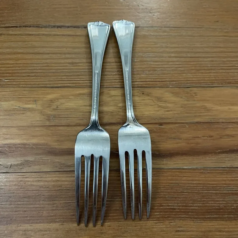 Reed & Barton Lot of 2 Hadley Stainless Dinner Forks 8 1/8
